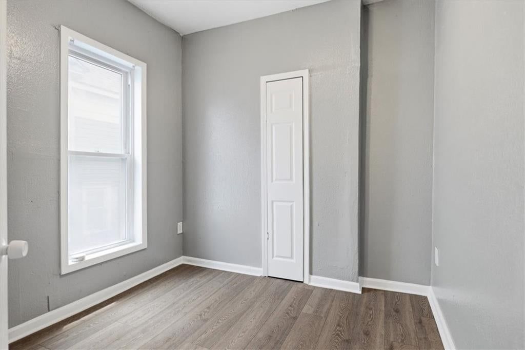 2629 E 7th Street — photo 15
