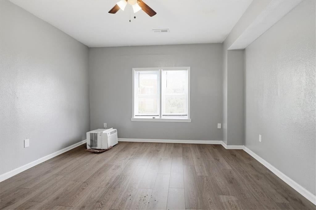 2629 E 7th Street — photo 16