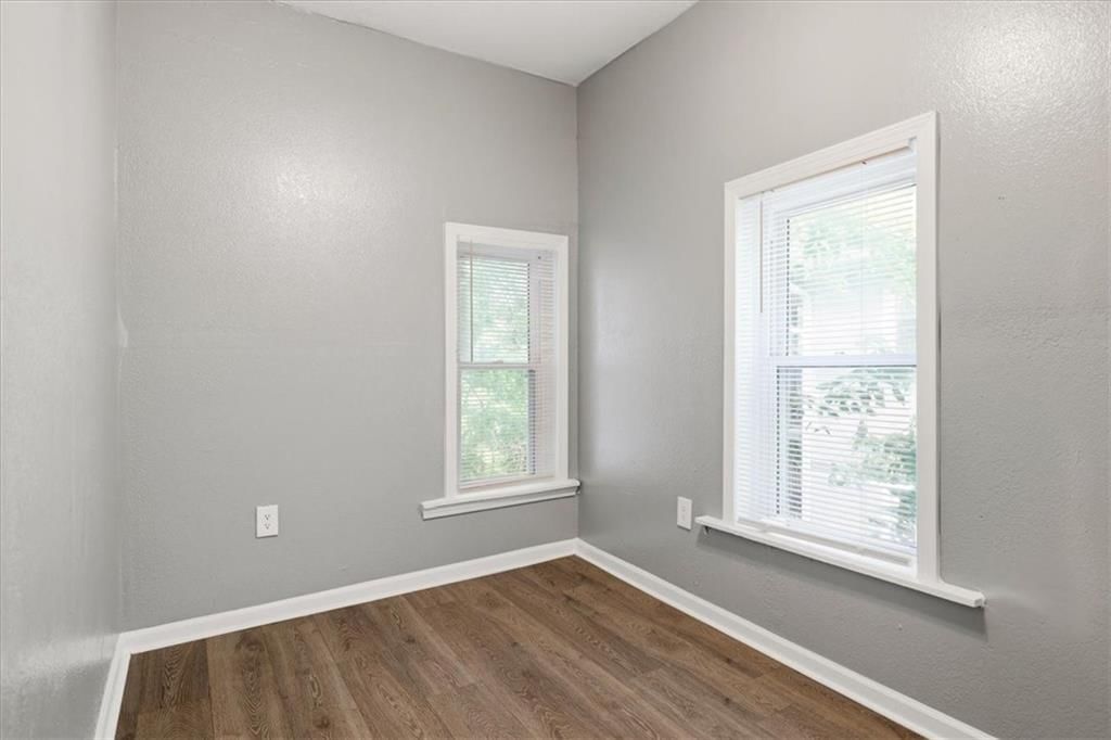 2629 E 7th Street — photo 18