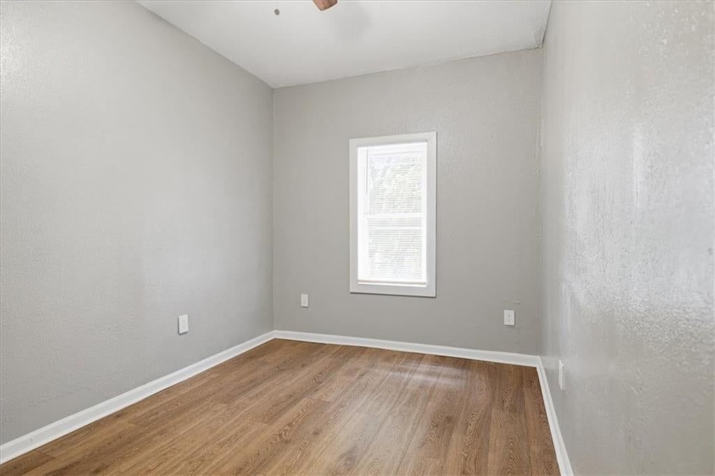 2629 E 7th Street — photo 20