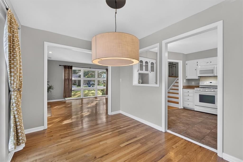 Statement lighting at 6324 Robin Hood Drive, Merriam, KS 66203