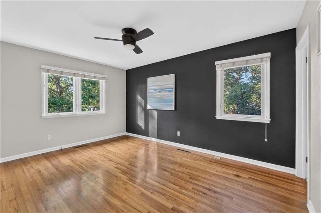 Photo 16 of 42 - 6324 Robin Hood Drive, Merriam, KS 66203