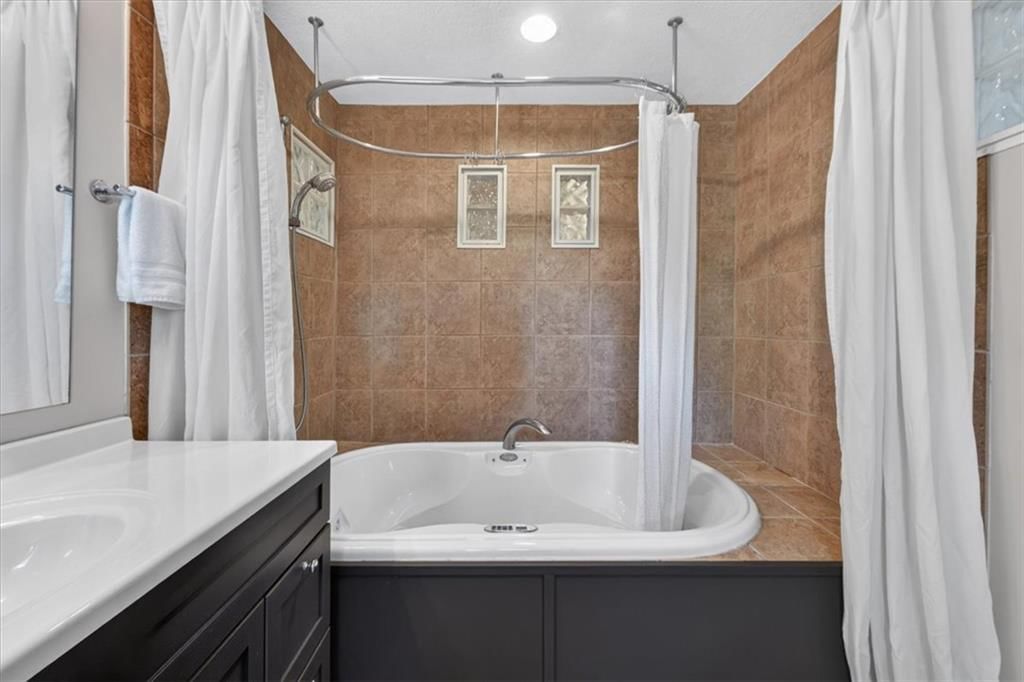 Photo 20 of 42 - 6324 Robin Hood Drive, Merriam, KS 66203