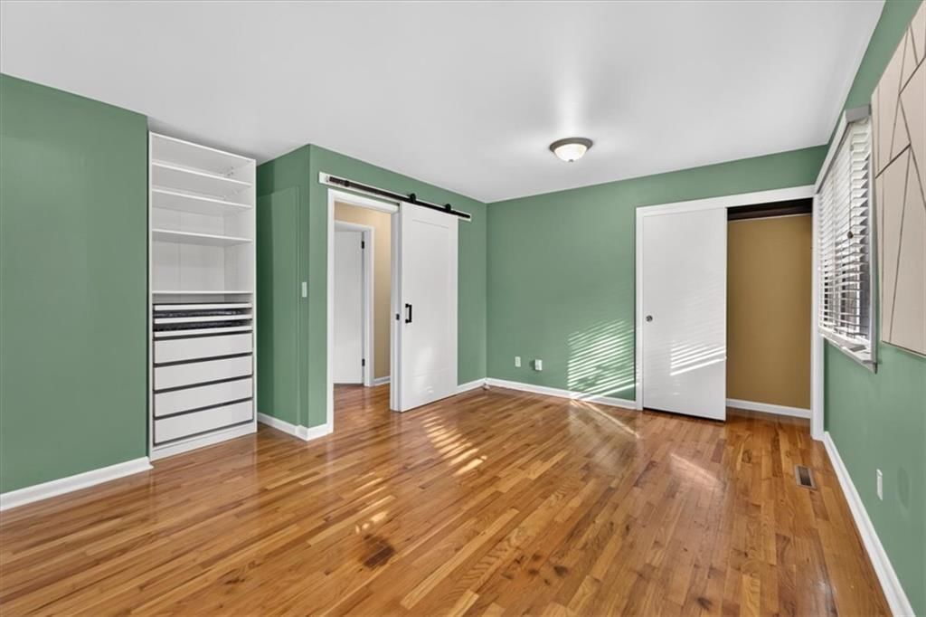 Photo 24 of 42 - 6324 Robin Hood Drive, Merriam, KS 66203
