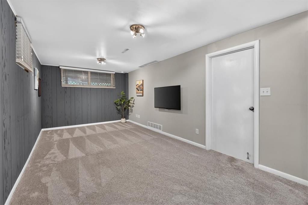 Photo 30 of 42 - 6324 Robin Hood Drive, Merriam, KS 66203