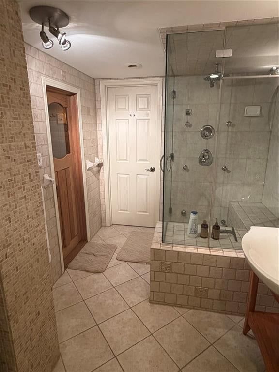 5812 Manor Drive — photo 8