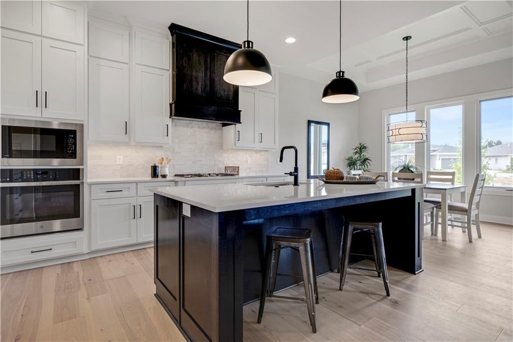 25062 W 98th Place, Lenexa, KS