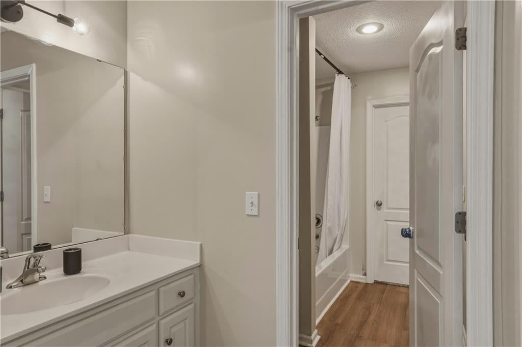 Photo 26 of 50 - 10108 NE 101st Street, Kansas City, MO 64157