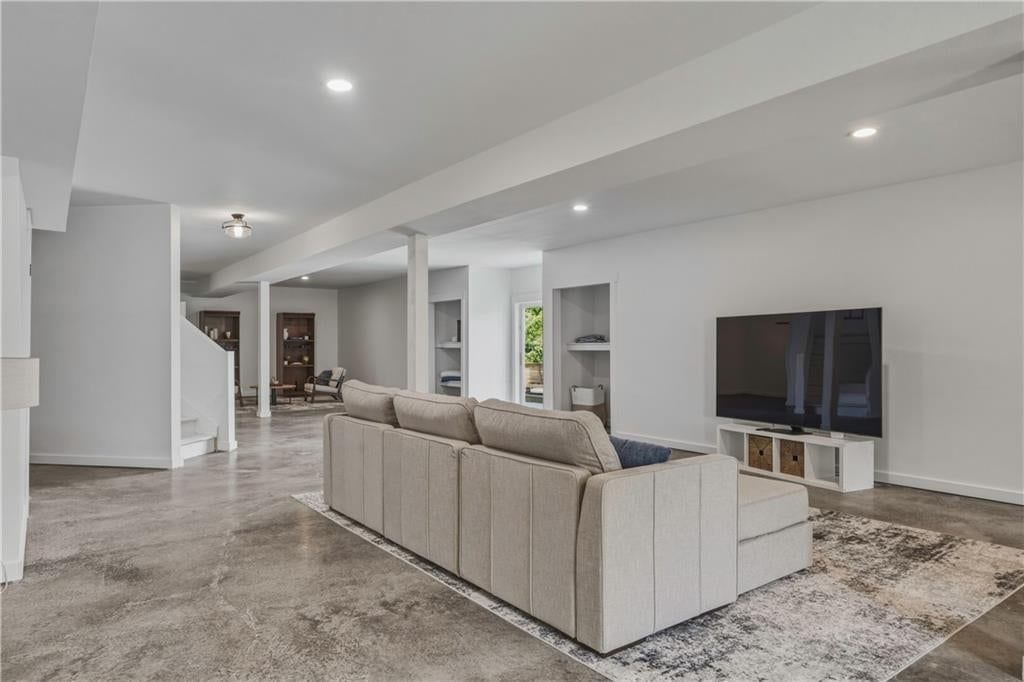 Photo 35 of 50 - 10108 NE 101st Street, Kansas City, MO 64157