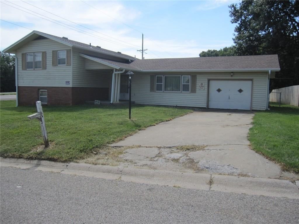 3306 Jennifer Lane — photo 1