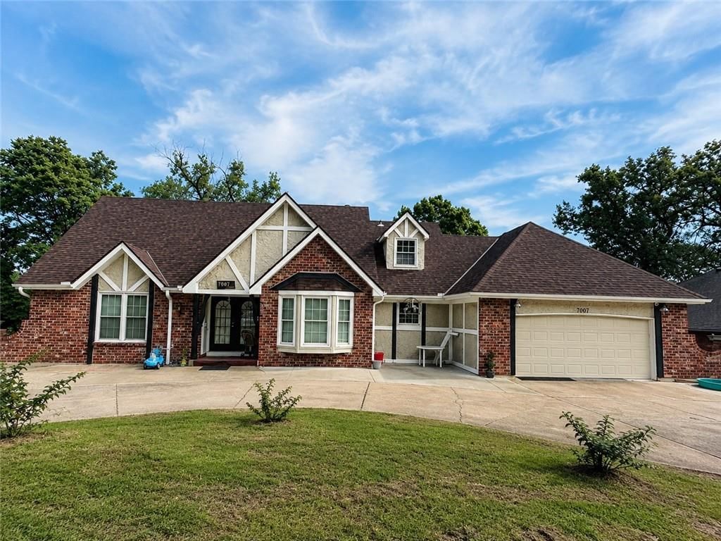 7007 Lakeshore Drive, Raytown, MO