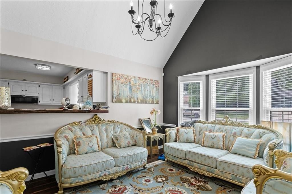 Photo 5 of 25 - 7007 Lakeshore Drive, Raytown, MO 64133