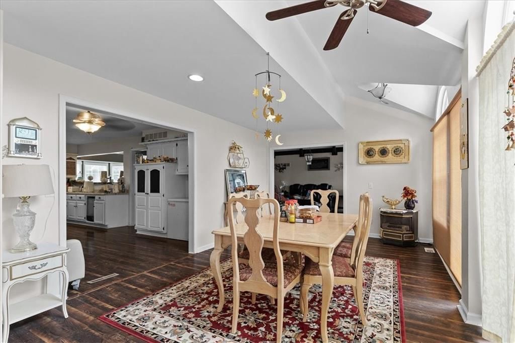 Photo 11 of 25 - 7007 Lakeshore Drive, Raytown, MO 64133
