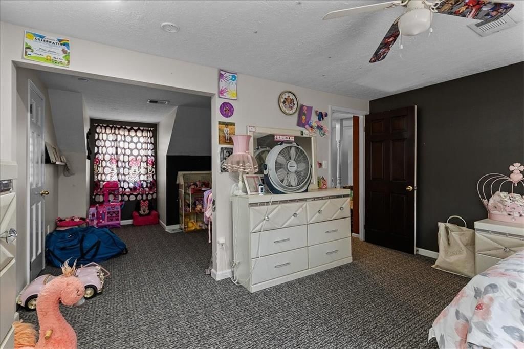 Photo 16 of 25 - 7007 Lakeshore Drive, Raytown, MO 64133