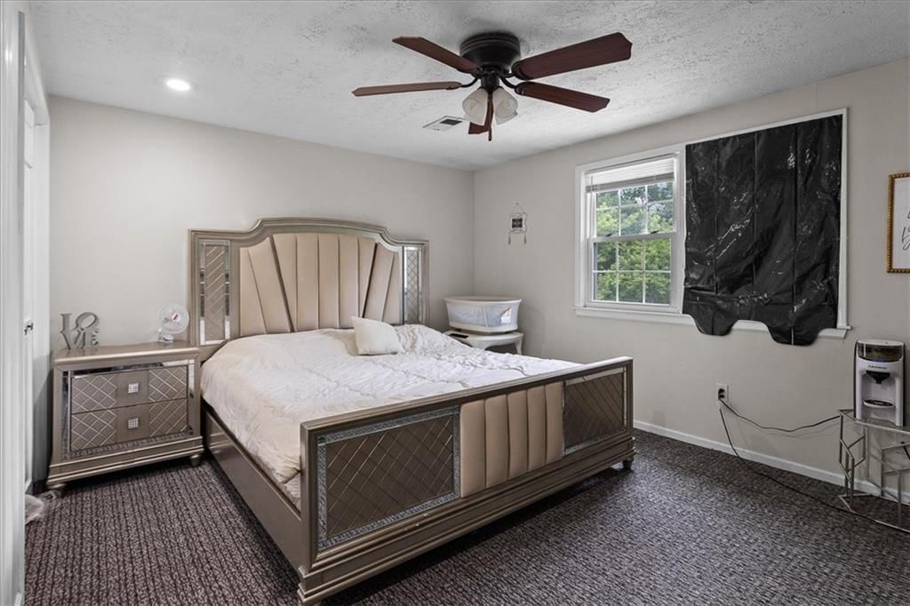 Photo 17 of 25 - 7007 Lakeshore Drive, Raytown, MO 64133
