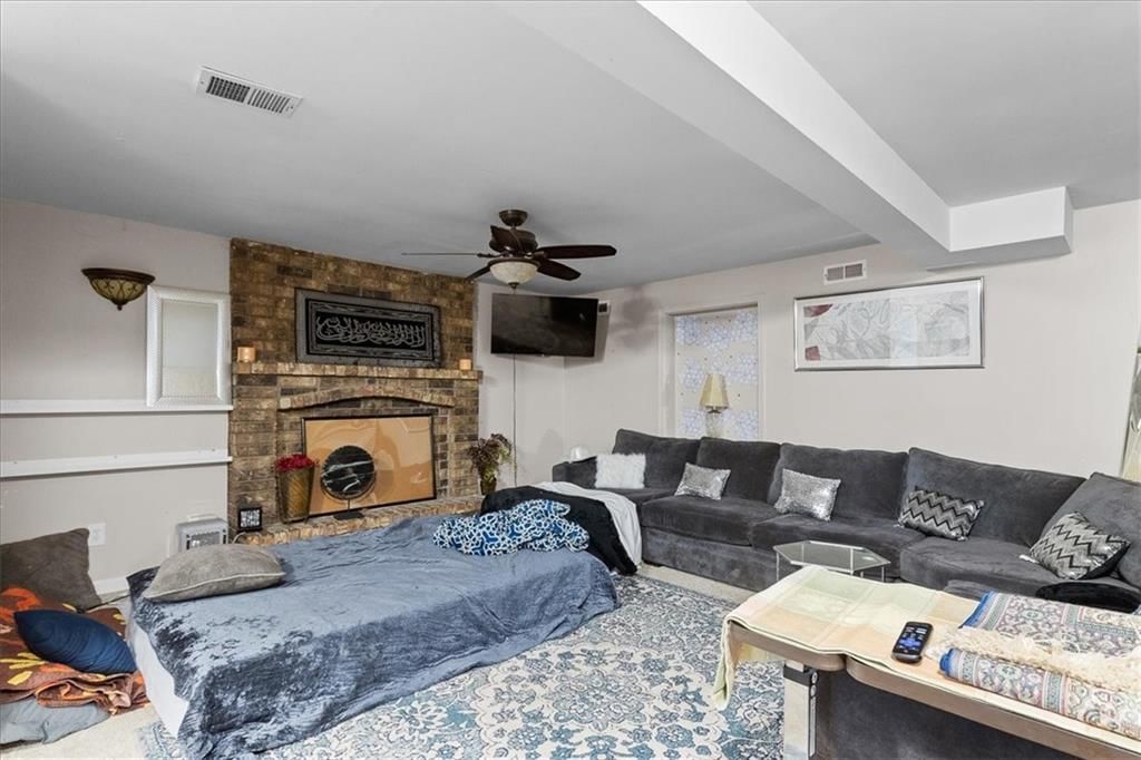 Photo 22 of 25 - 7007 Lakeshore Drive, Raytown, MO 64133