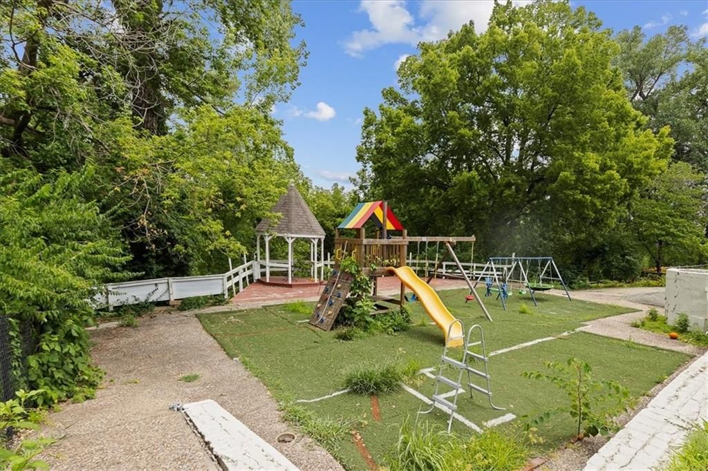 Photo 25 of 25 - 7007 Lakeshore Drive, Raytown, MO 64133