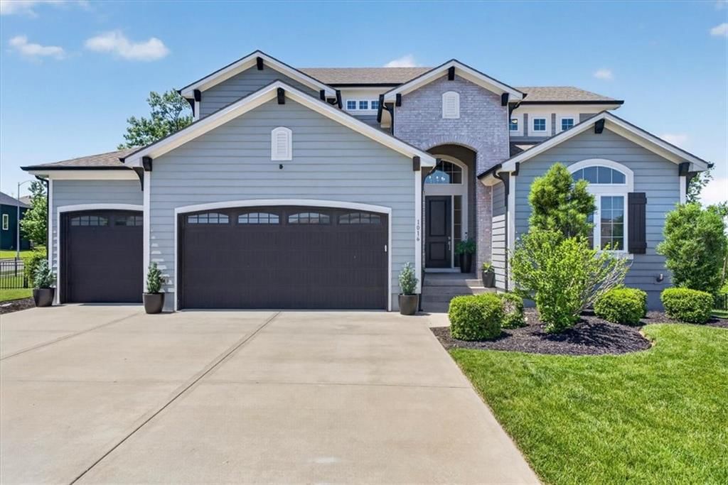 1016 Bridgeshire Drive — photo 1