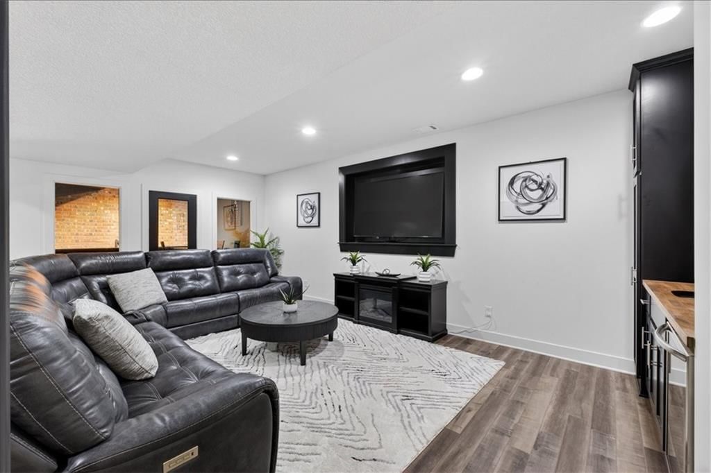 1016 Bridgeshire Drive — photo 45