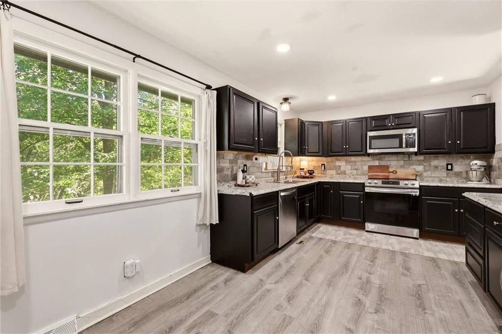 1602 Westwood Drive — photo 11