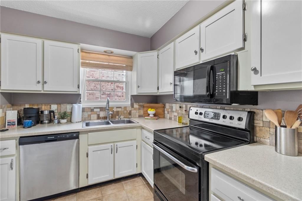 8310 Woodward Street — photo 9