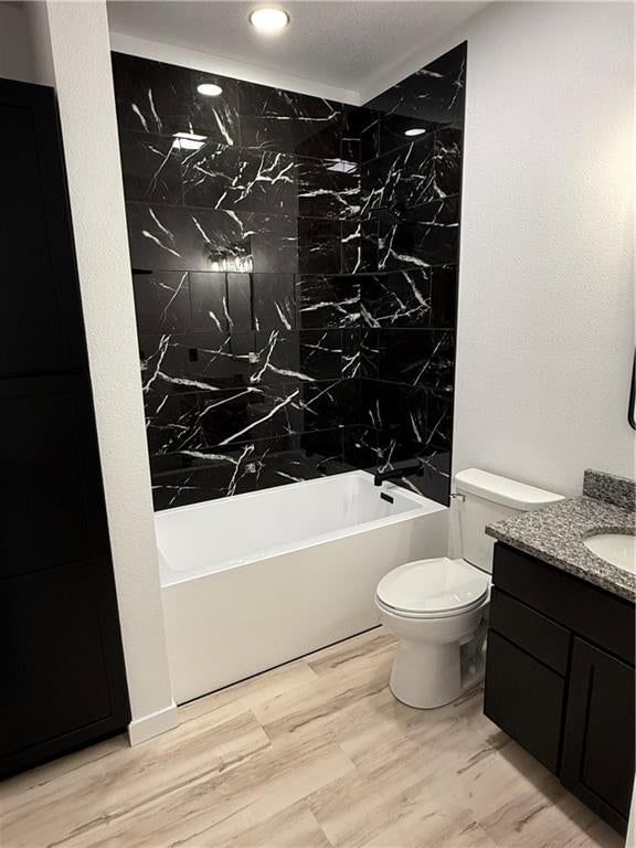 215 W Washington Street — photo 14