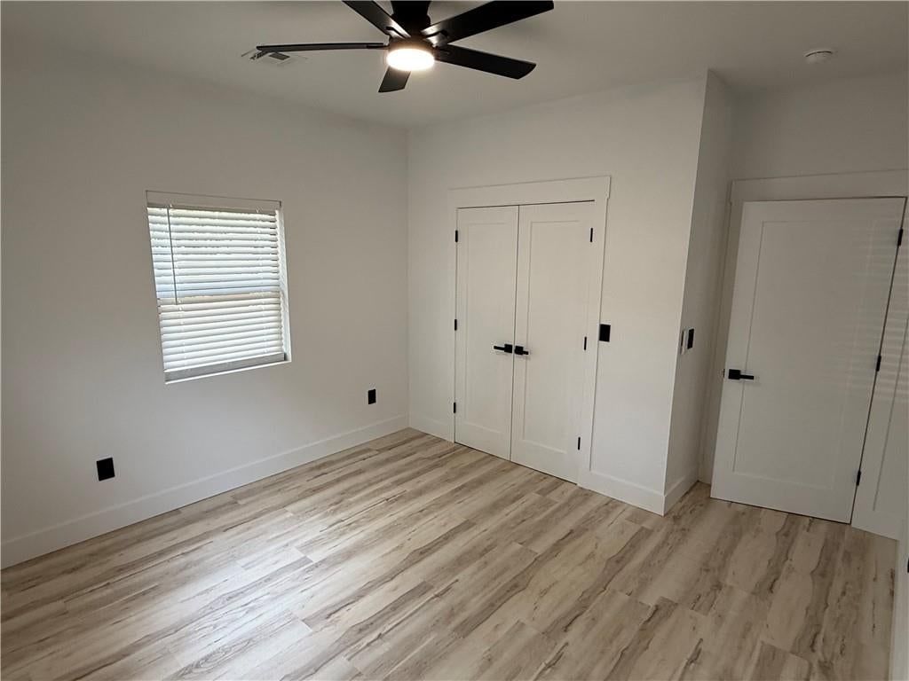 215 W Washington Street — photo 17