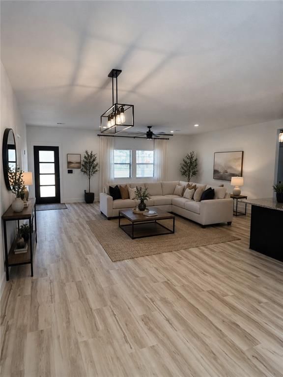215 W Washington Street — photo 32