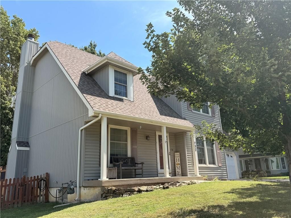 732 N Persimmon Drive — photo 2
