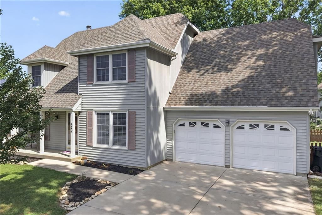 Photo 4 of 61 - 732 N Persimmon Drive, Olathe, KS 66061