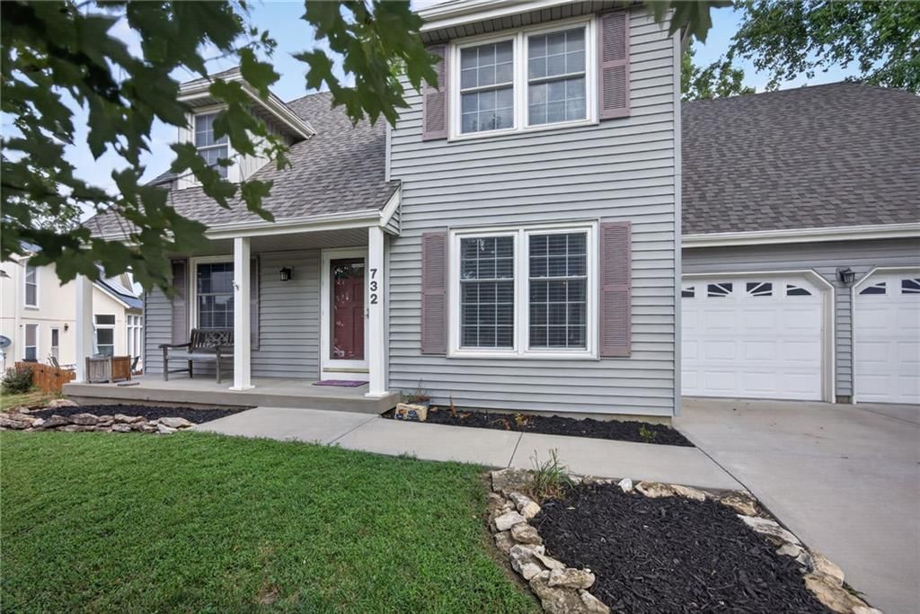 Photo 5 of 61 - 732 N Persimmon Drive, Olathe, KS 66061