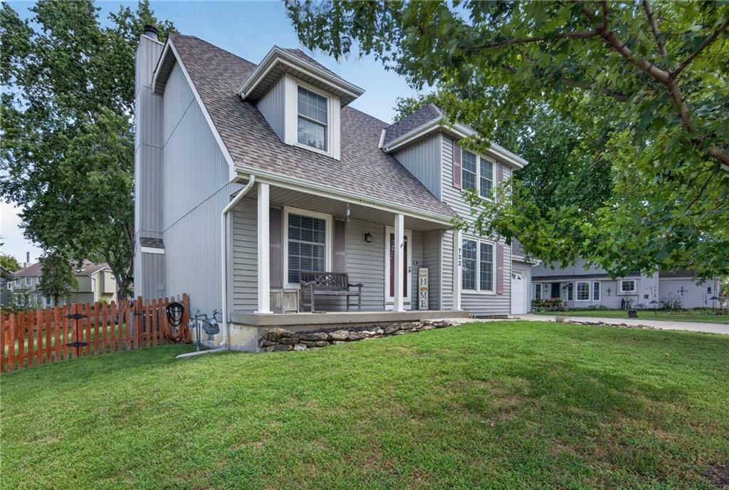 Photo 6 of 61 - 732 N Persimmon Drive, Olathe, KS 66061