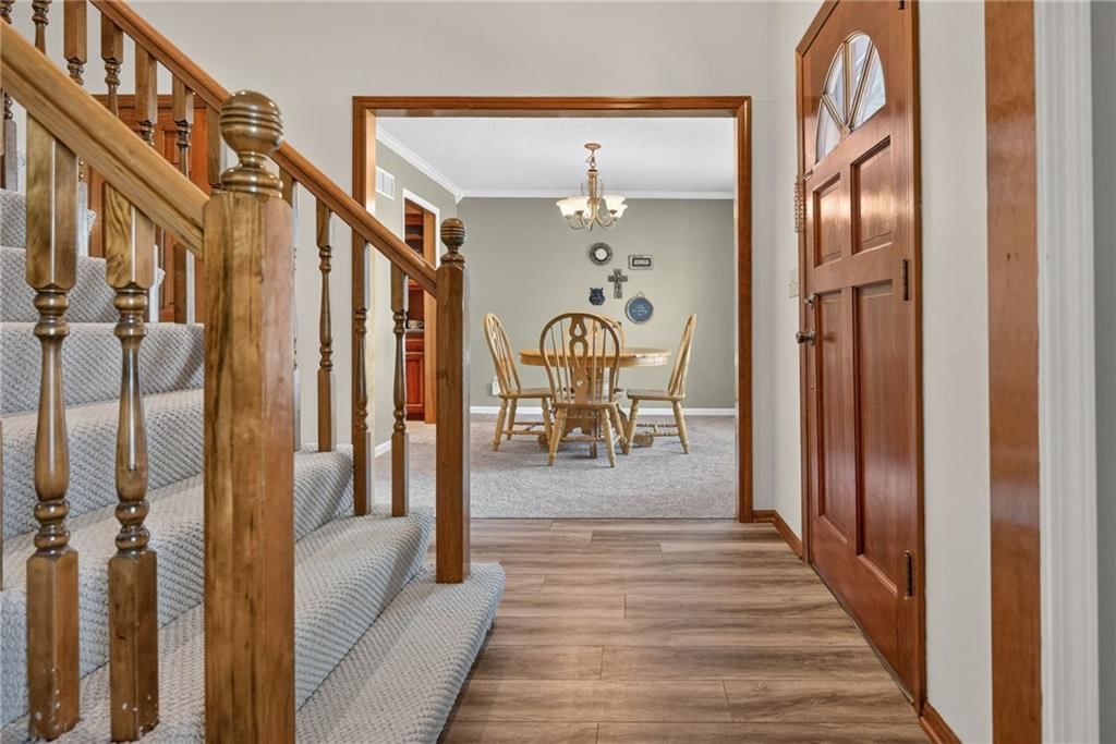 Photo 10 of 61 - 732 N Persimmon Drive, Olathe, KS 66061