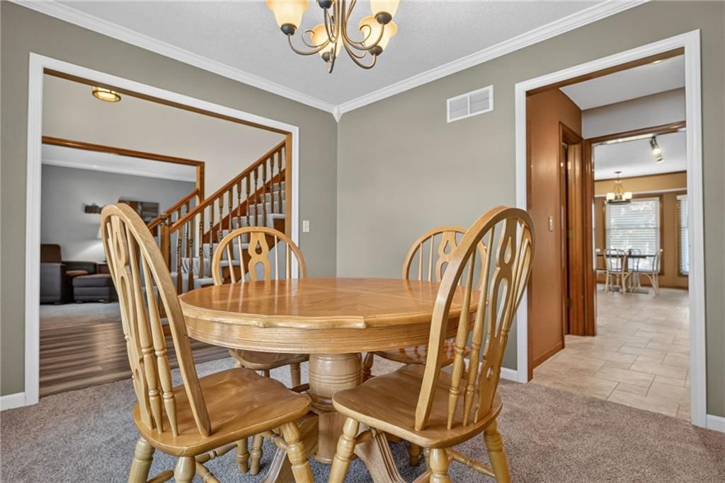 Photo 12 of 61 - 732 N Persimmon Drive, Olathe, KS 66061