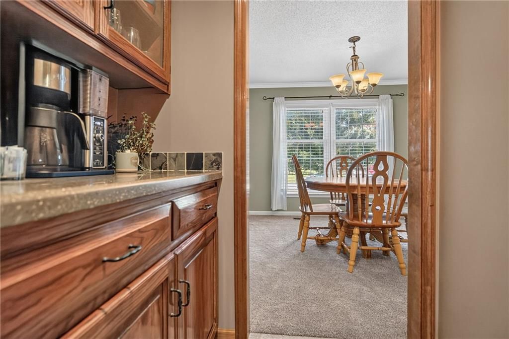 Photo 13 of 61 - 732 N Persimmon Drive, Olathe, KS 66061