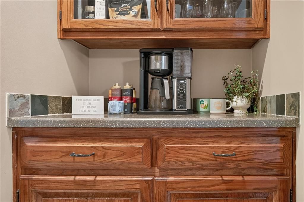 Photo 14 of 61 - 732 N Persimmon Drive, Olathe, KS 66061