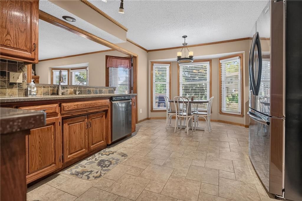Photo 15 of 61 - 732 N Persimmon Drive, Olathe, KS 66061
