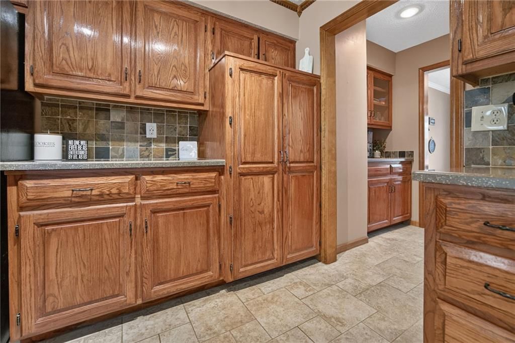 Photo 20 of 61 - 732 N Persimmon Drive, Olathe, KS 66061