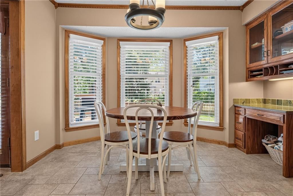 Photo 21 of 61 - 732 N Persimmon Drive, Olathe, KS 66061