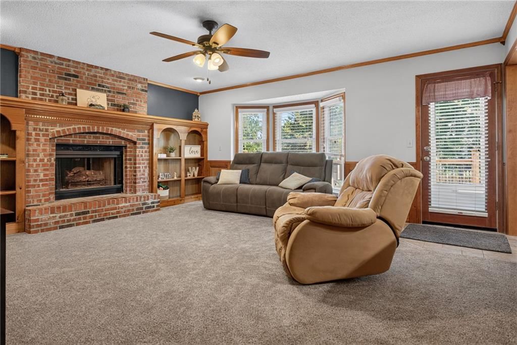 Photo 24 of 61 - 732 N Persimmon Drive, Olathe, KS 66061