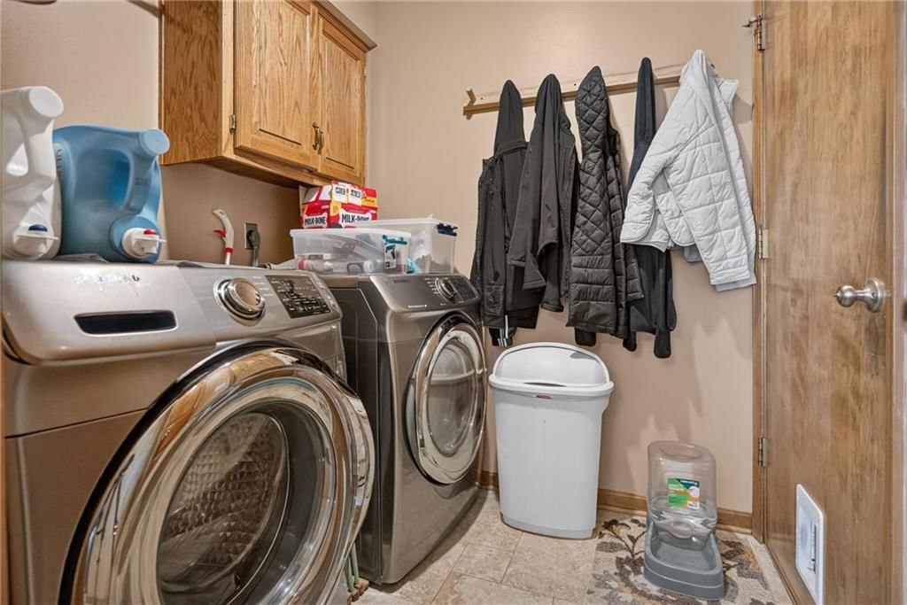 Photo 30 of 61 - 732 N Persimmon Drive, Olathe, KS 66061