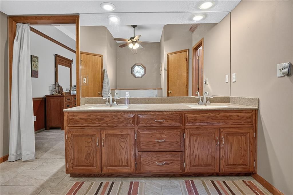 Photo 35 of 61 - 732 N Persimmon Drive, Olathe, KS 66061
