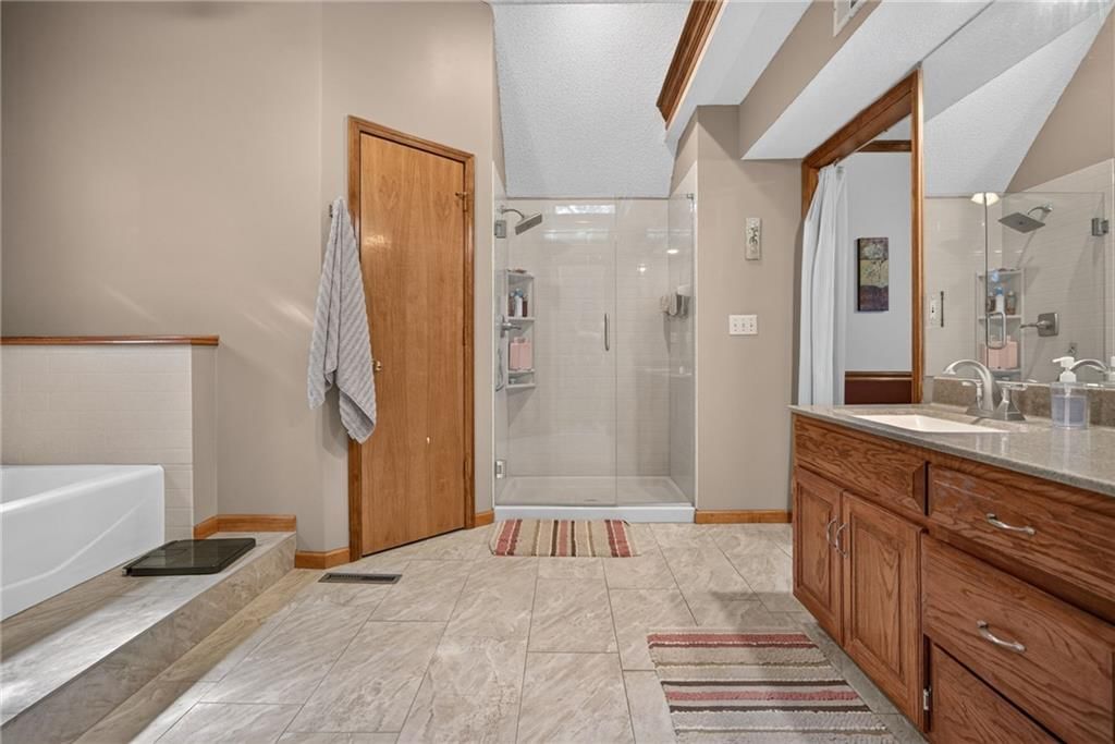 Photo 36 of 61 - 732 N Persimmon Drive, Olathe, KS 66061