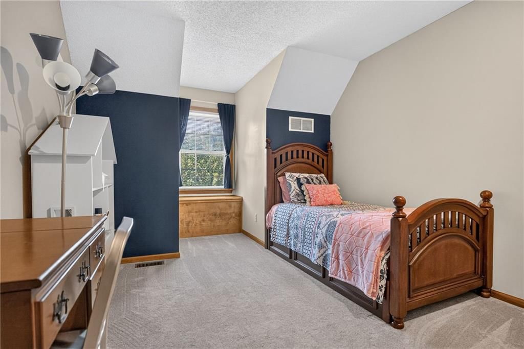 Photo 37 of 61 - 732 N Persimmon Drive, Olathe, KS 66061