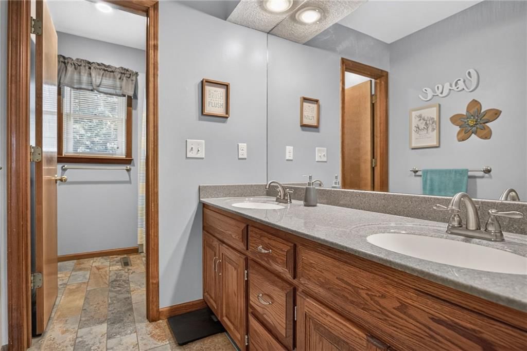 Photo 39 of 61 - 732 N Persimmon Drive, Olathe, KS 66061