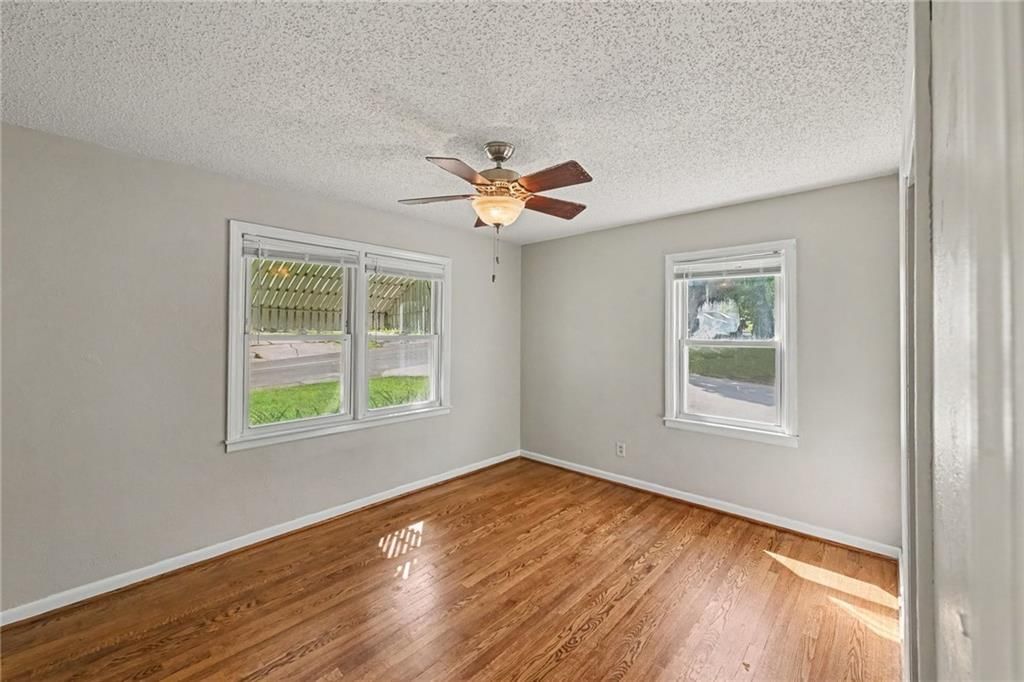 2614 S Northern Boulevard — photo 14