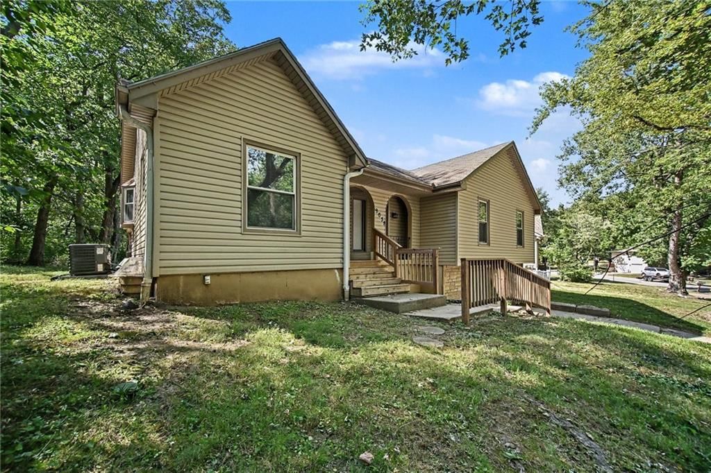 9038 Manning Avenue, Kansas City, MO: listing photo 3
