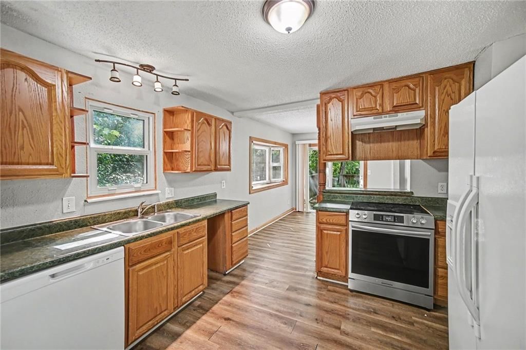 Photo 10 of 21 - 9038 Manning Avenue, Kansas City, MO 64138