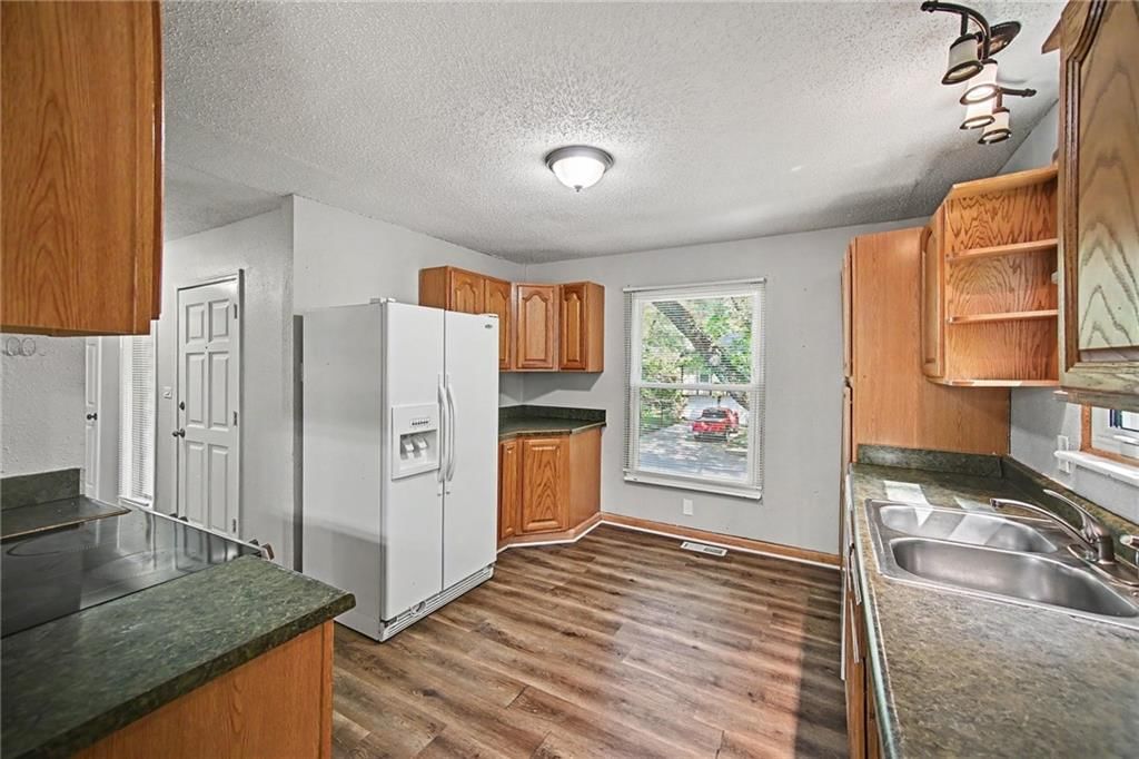 Photo 11 of 21 - 9038 Manning Avenue, Kansas City, MO 64138