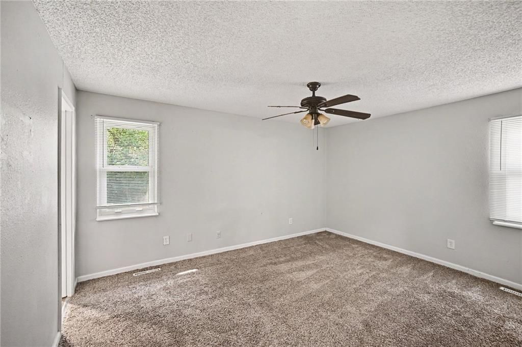 Photo 15 of 21 - 9038 Manning Avenue, Kansas City, MO 64138
